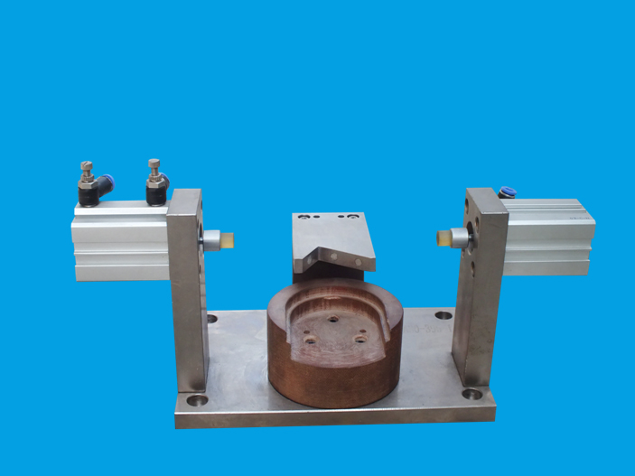 電機裝碳刷鎖螺絲工裝（打碳刷工裝）